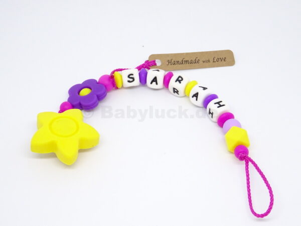 Schnullerkette mit Name und Blume, violett, Pink, Gelb, Mädchen, Babyluck.de,